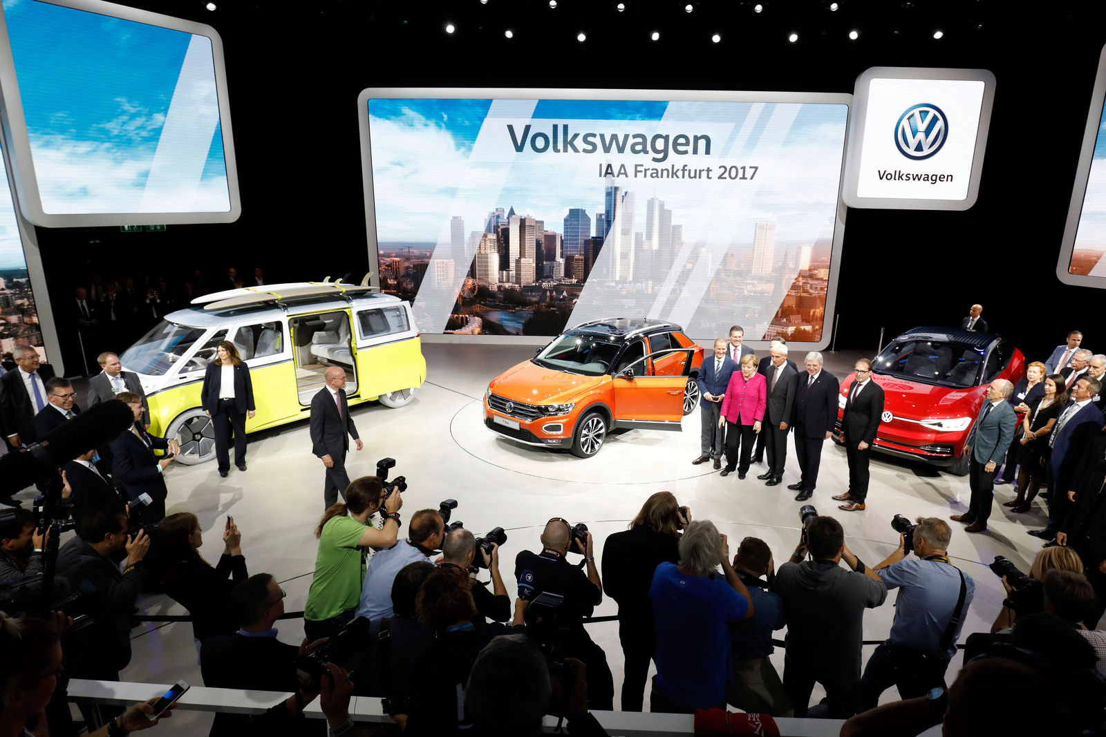 Bundeskanzlerin Dr. Angela Merkel besucht den Volkswagen Messestand auf der IAA 2017