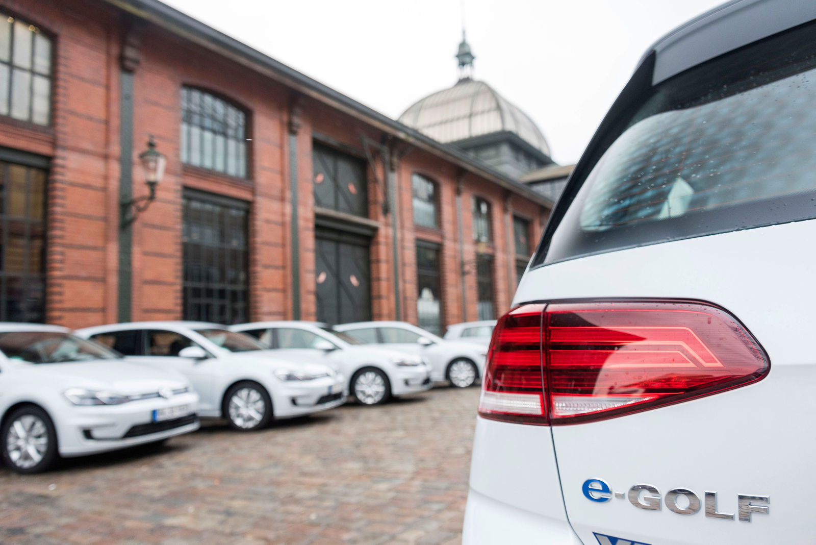 Volkswagen Group provides active support for use of electric cars: 50 e-Golf vehicles handed over in Hamburg