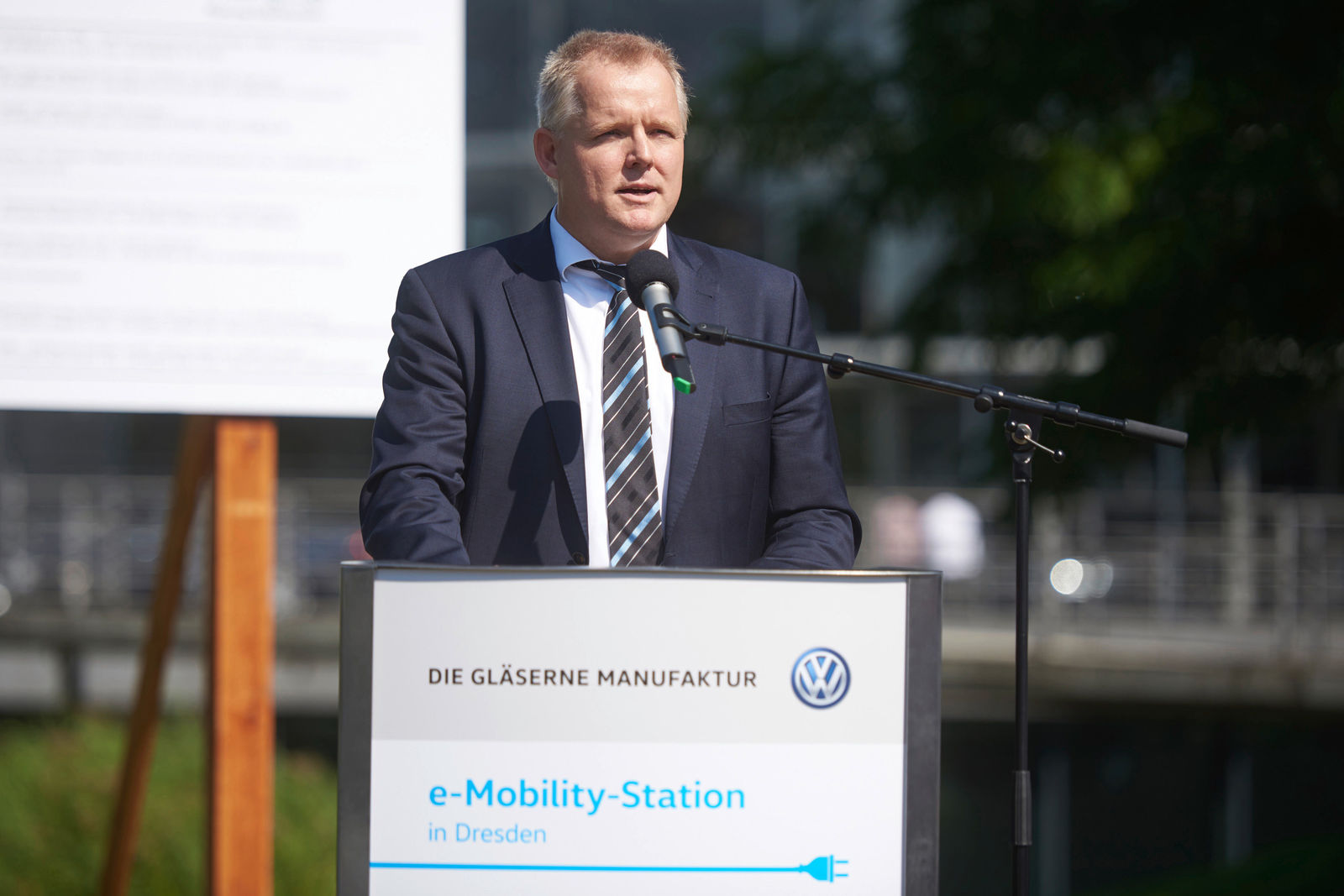 An der Gläsernen Manufaktur: Spatenstich zum Bau der größten e-Mobility-Station in Dresden