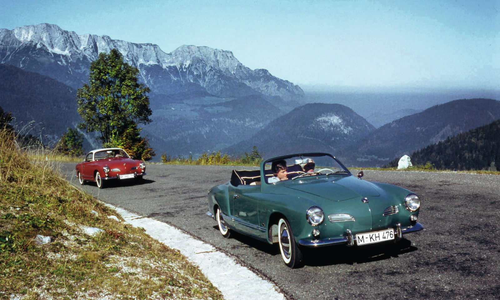 Two years after the coupé, the first Volkswagen Karmann Ghia Type 14 Cabriolet rolled off the production line in Osnabrück in November 1957