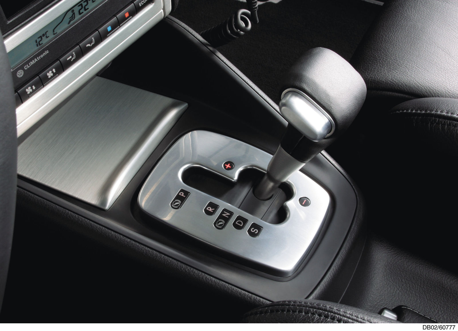 Volkswagen 6-speed DSG: Golf R32 lever gate