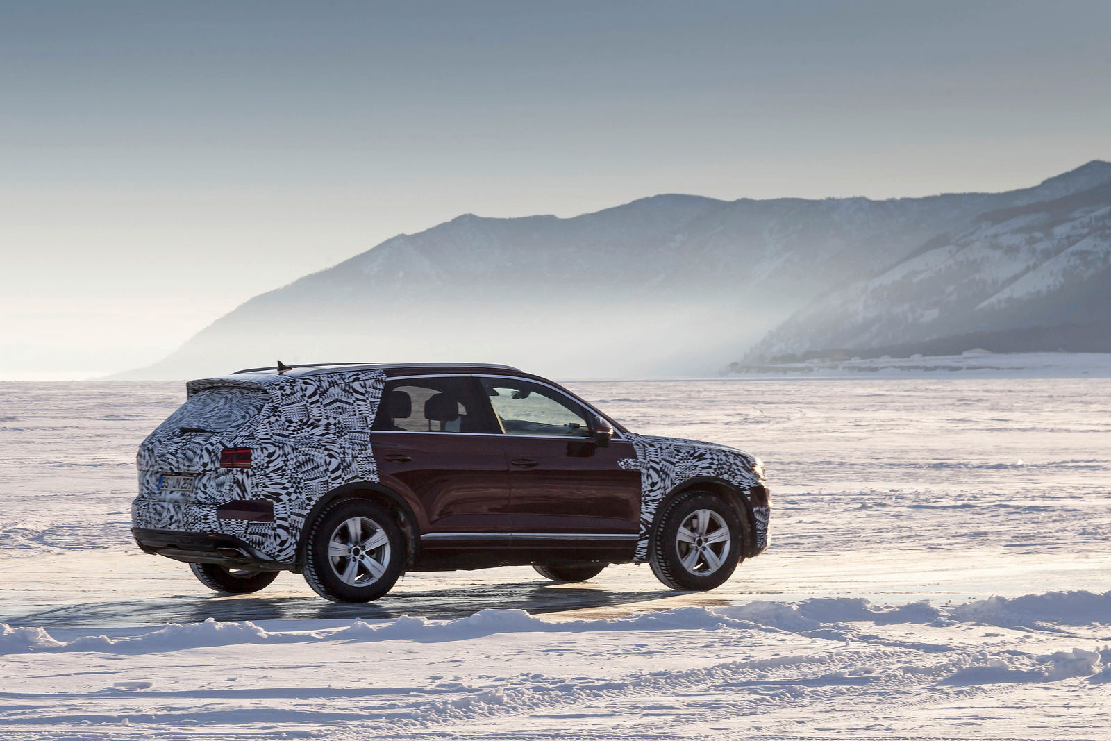 Gala appearance in camouflage: new Volkswagen Touareg drives more than 16,000 km to its own world premiere