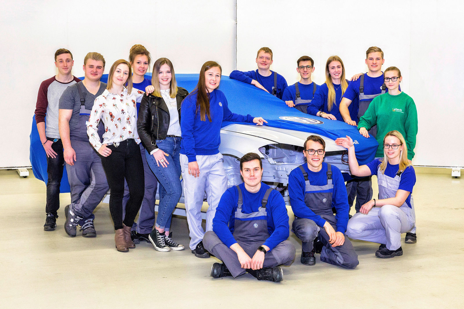 Second workshop visit on the way to the Wörthersee: Apprentices reveal – Wörthersee GTI 2018 will appear at GTI meeting with White Silver metallic paintwork