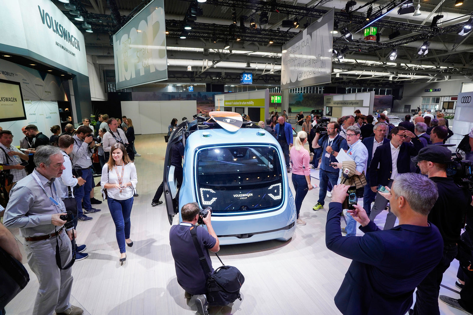 CEBIT 2018 highlights: Volkswagen provides glimpses of digital know-how and presents the latest variant of the SEDRIC