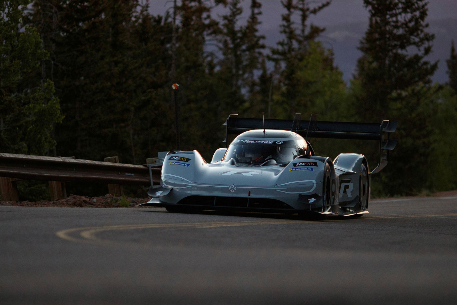 Volkswagen I. D. R Pikes Peak sets fastest time in qualifying