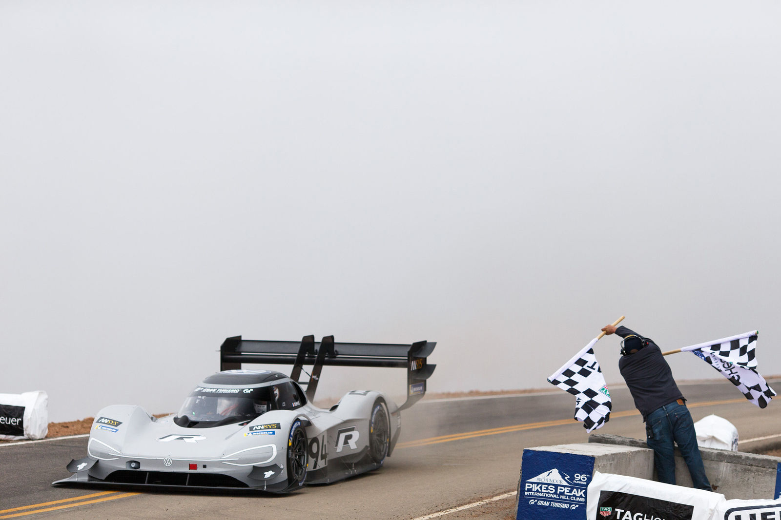 All time record: Volkswagen makes history with the ID. R Pikes Peak