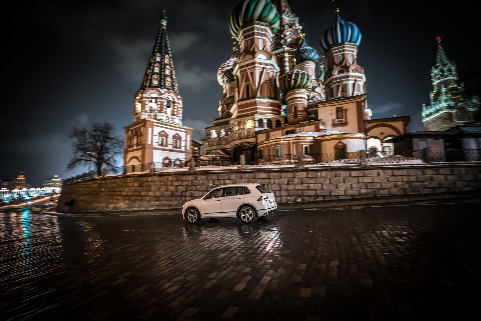 Story: A Moscow night with flashing lights