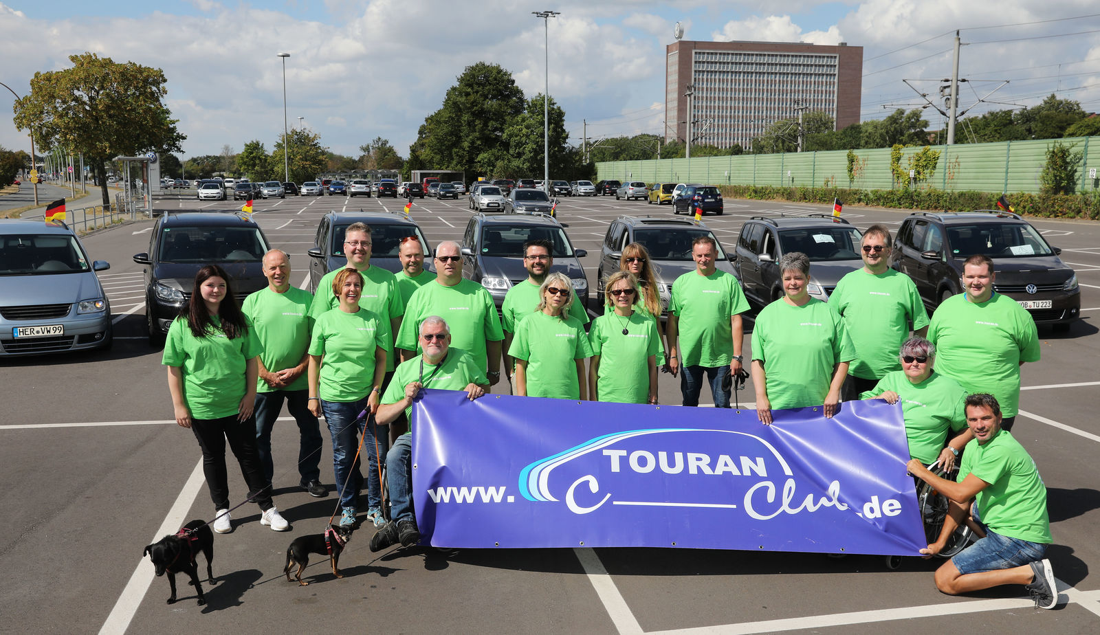 Fifteen years of loyalty - The Touran Club visits Wolfsburg