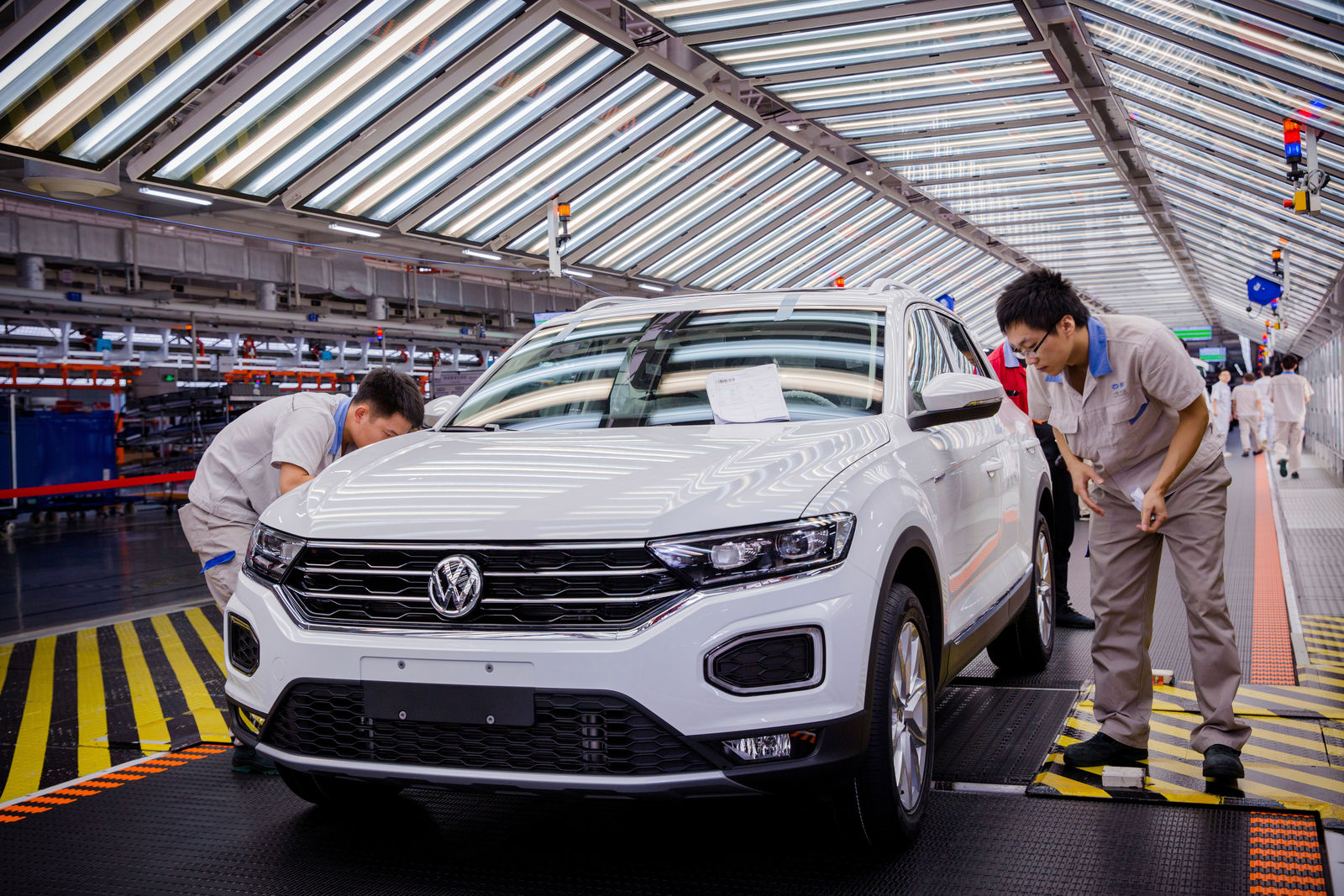FAW-Volkswagen employees at the Foshan factory