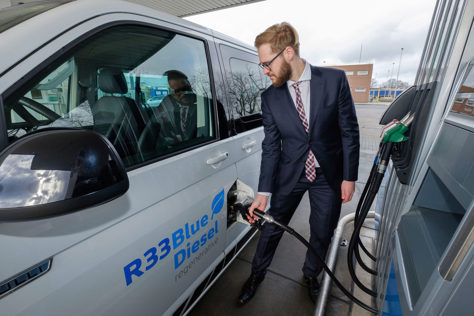 New regenerative R33 BlueDiesel fuel helps reduce CO2 emissions of fleets