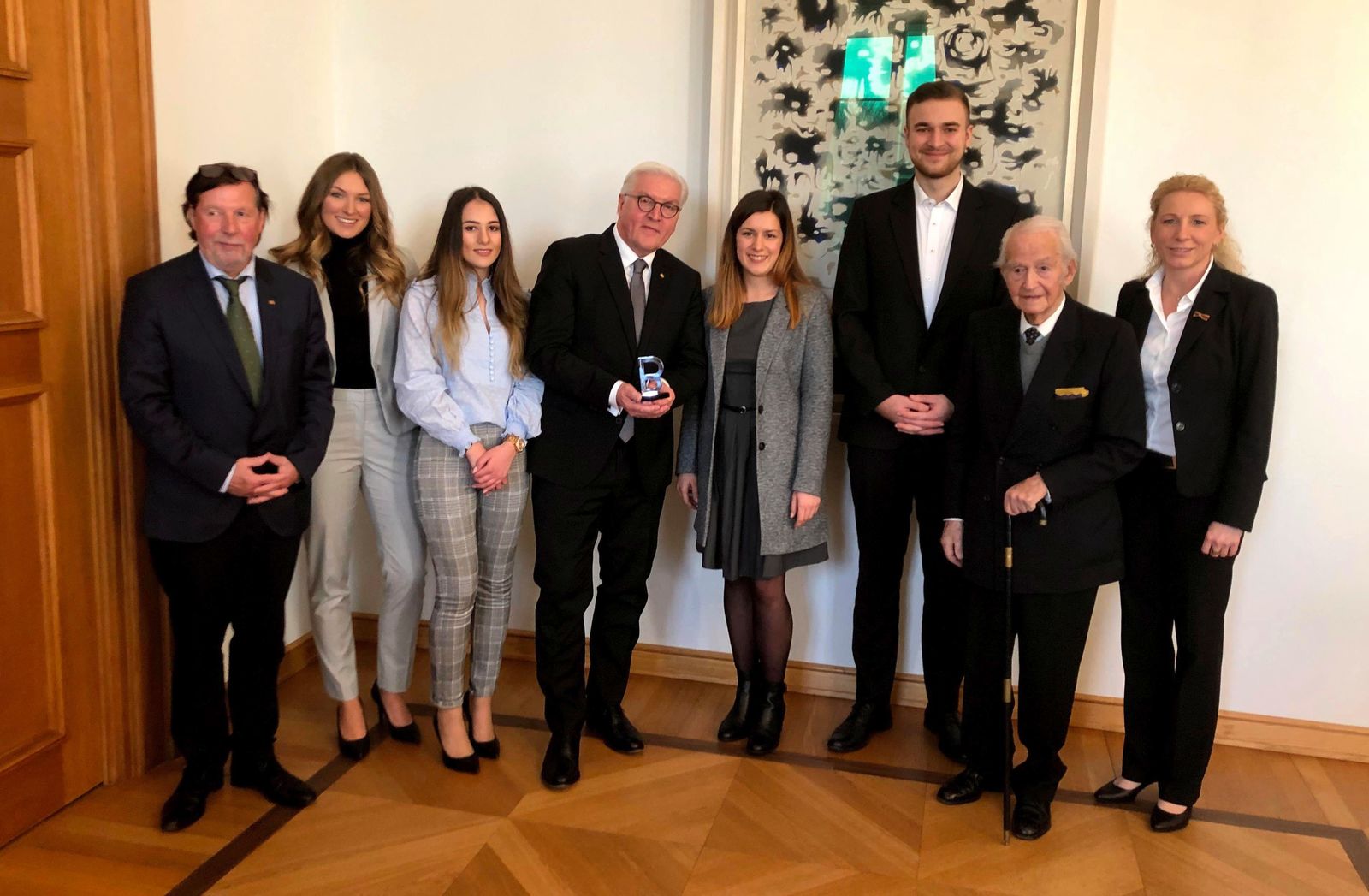 German President receives Holocaust survivors and Volkswagen apprentices at Schloss Bellevue