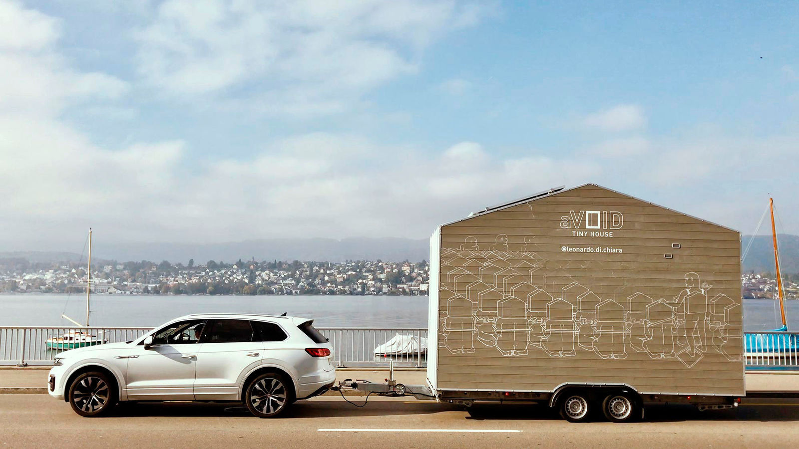 Story "When the Touareg Tows a House"