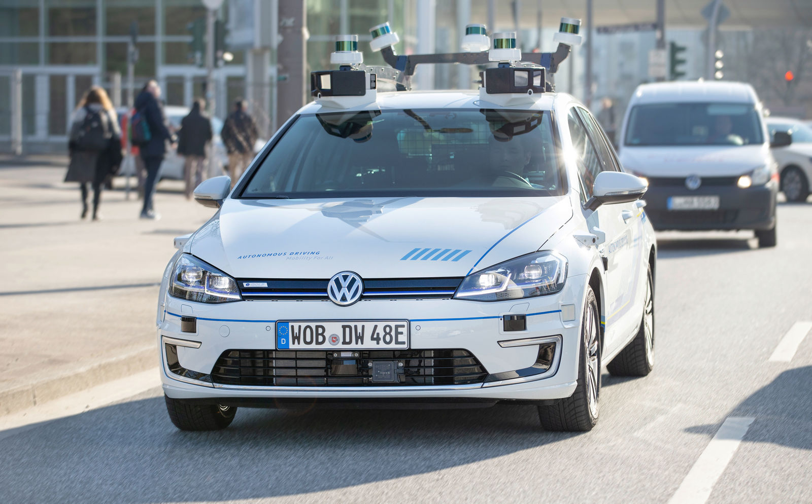 Volkswagen tests highly-automated driving in Hamburg