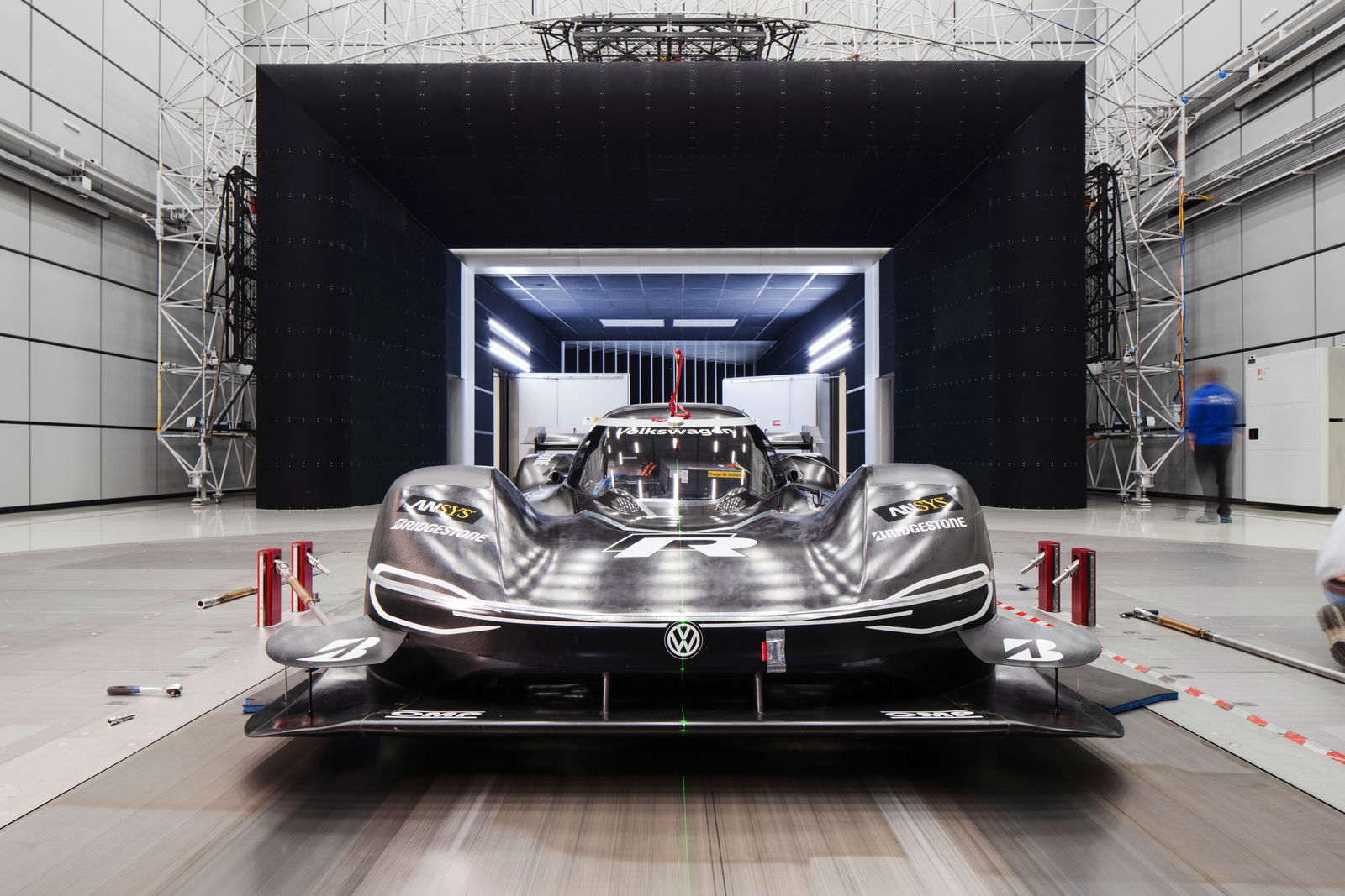 Volkswagen ID. R uses Formula 1 technology for optimal aerodynamics