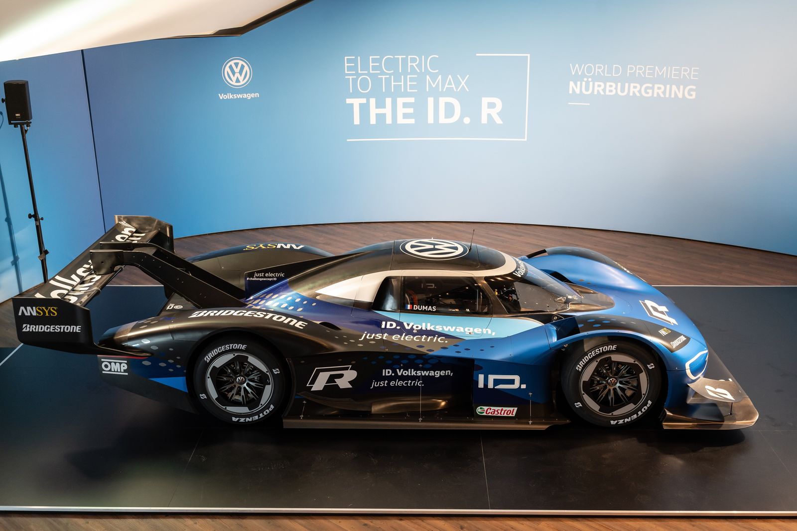 Motorsport mit Elektroantrieb: Doppelte Weltpremiere für den neuen Volkswagen ID. R