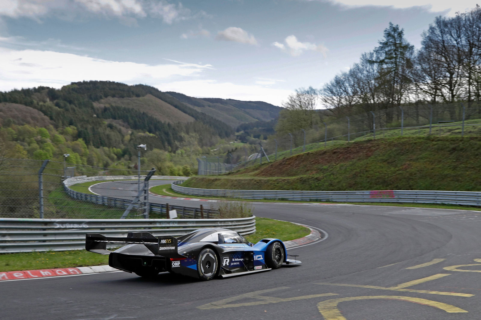 Volkswagen ID. R completes its first test on the Nordschleife