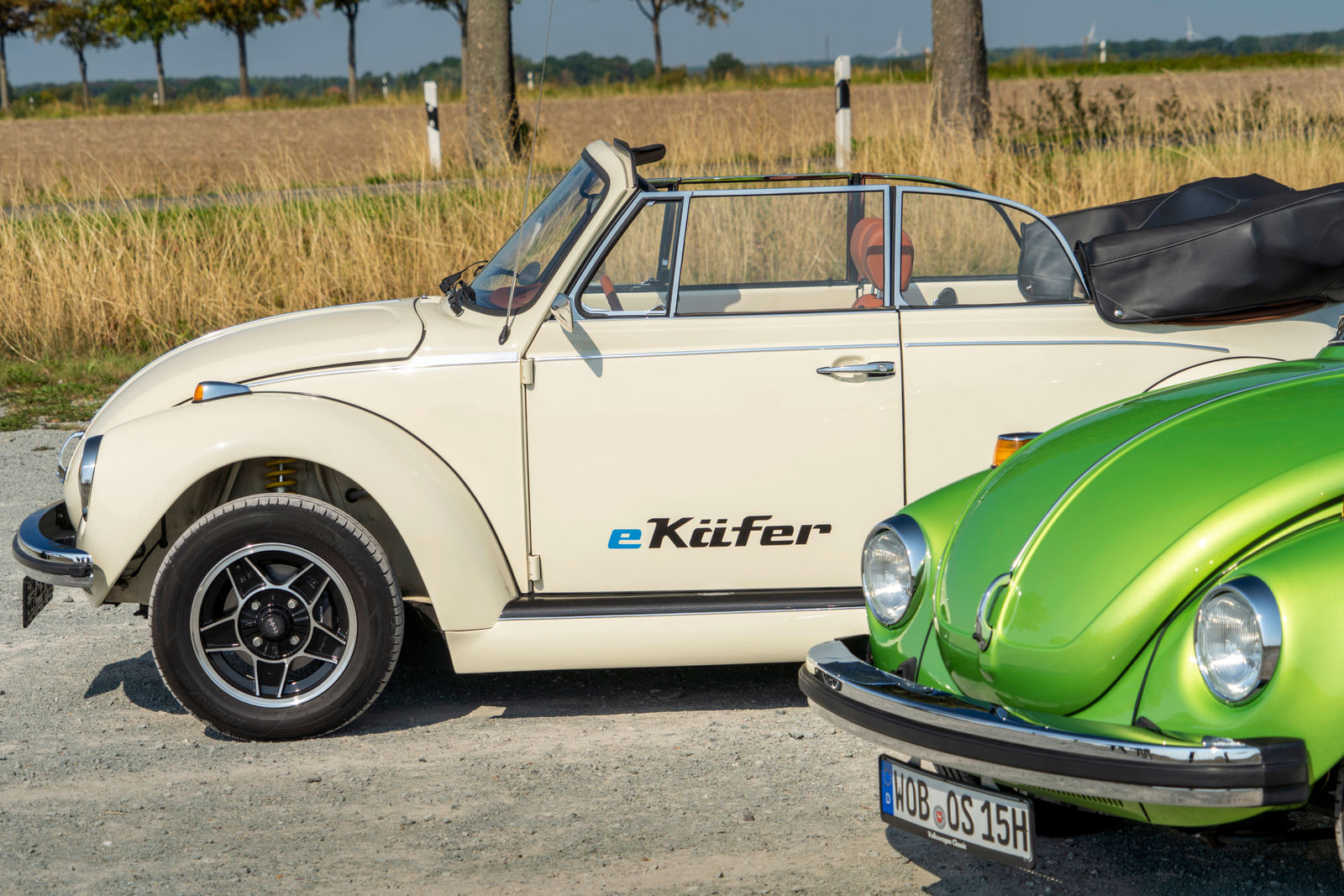 Der e-Käfer und ein grüner Käfer mit Boxermotor