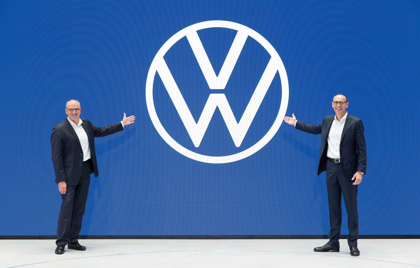 Jürgen Stackmann, Mitglied des Markenvorstands Volkswagen Pkw, Geschäftsbereiche ’Vertrieb, Marketing und After Sales’ und Ralf Brandstätter, Chief Operating Officer der Marke Volkswagen Pkw