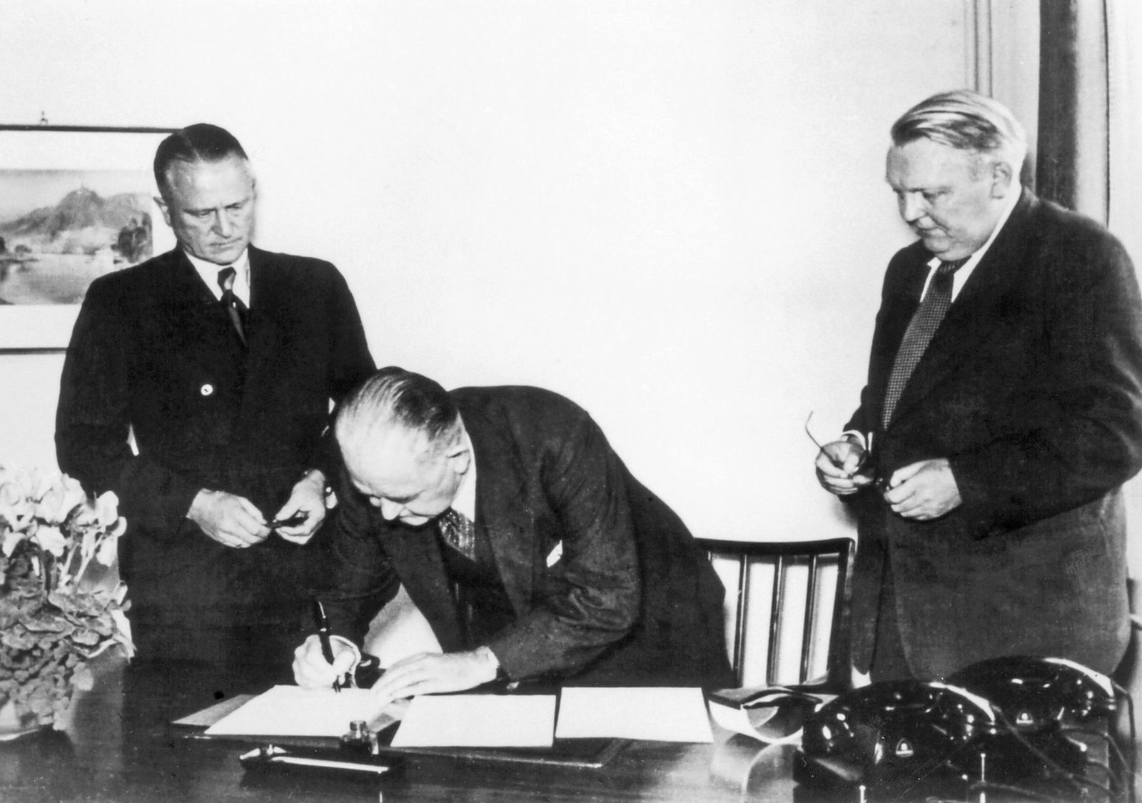 70 years ago, the United Kingdom handed over trustee-ship of Volkswagen to the Federal Republic of Germany