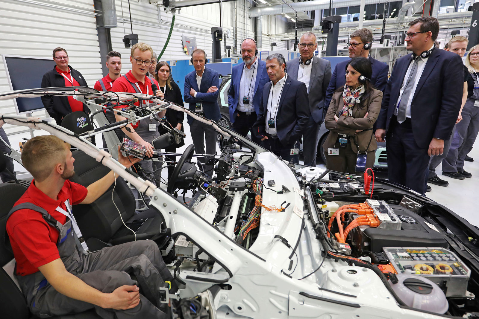 New teaching, new learning — Volkswagen makes vocational training fit for transformation and future