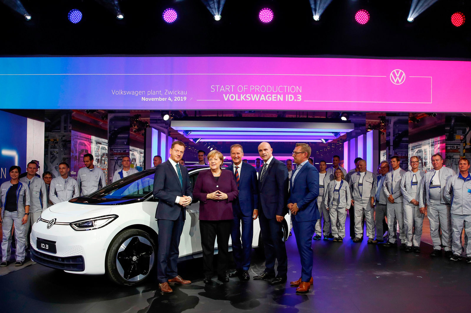 Volkswagen initiates system changeover to e-mobility – Production of the ID.3 starts in Zwickau