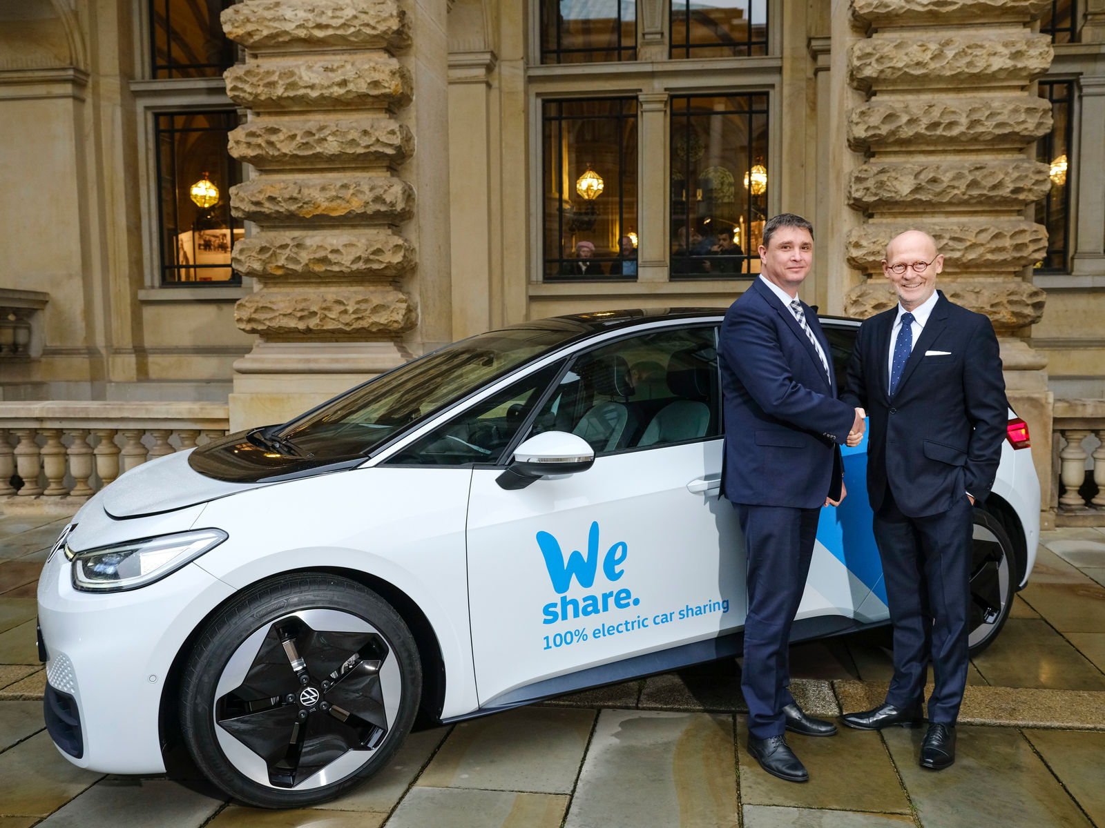 Volkswagen and Hamburg extend strategic mobility partnership