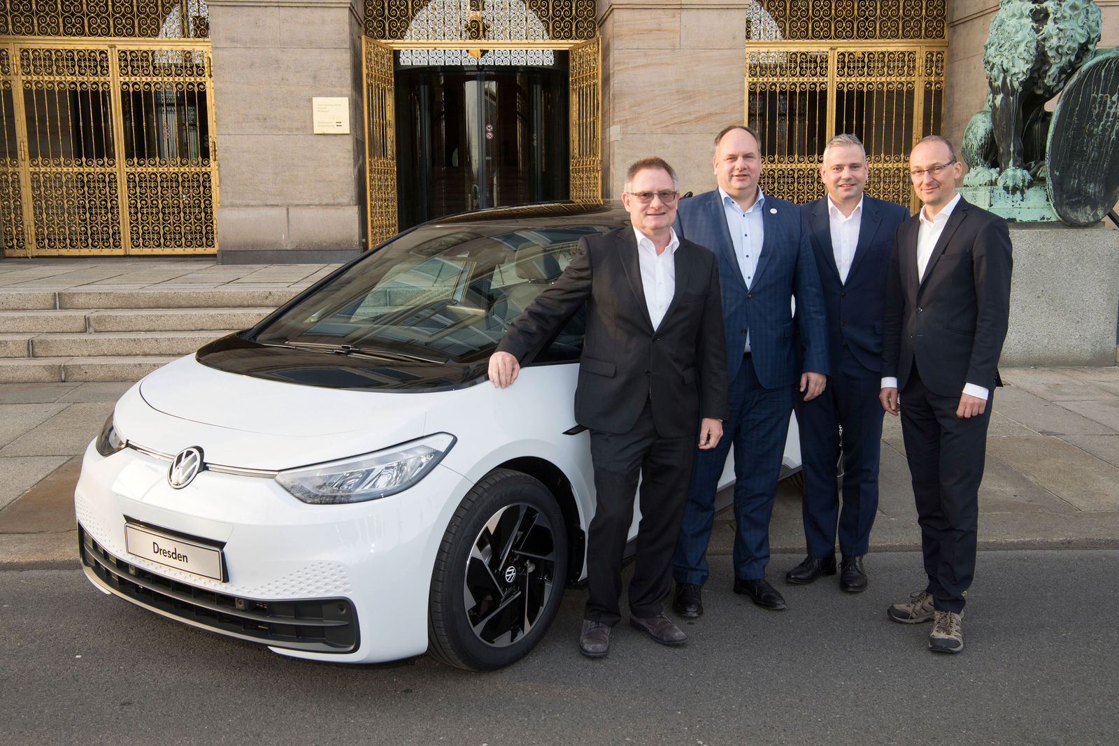 Volkswagen Sachsen und Dresden verlängern Partnerschaft zu Elektromobilität und Digitalisierung