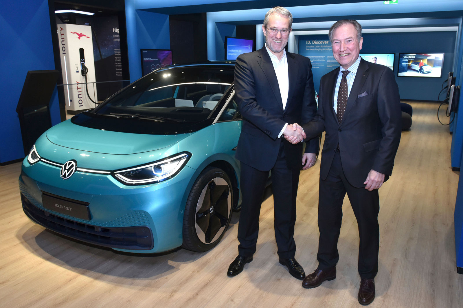 Volkswagen and partner association agree new sales model for ID. family in Germany
