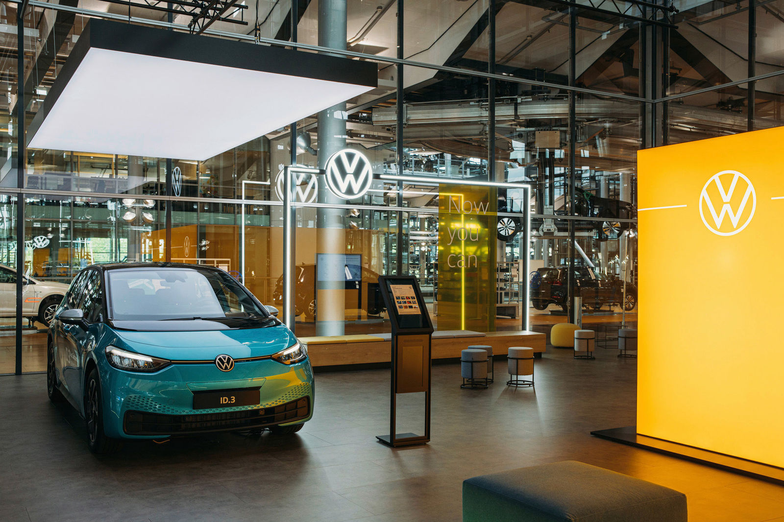 Rund um die Elektromobilität: In der Gläsernen Manufaktur in Dresden wurde jetzt der erste hochmoderne ID. Store eröffnet.
