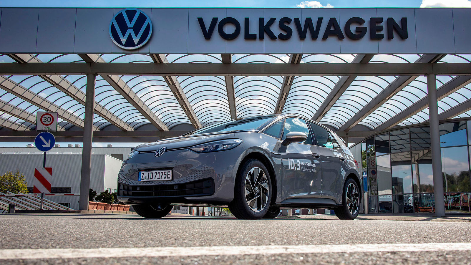 Story "Record breaking all-electric drive to Switzerland "