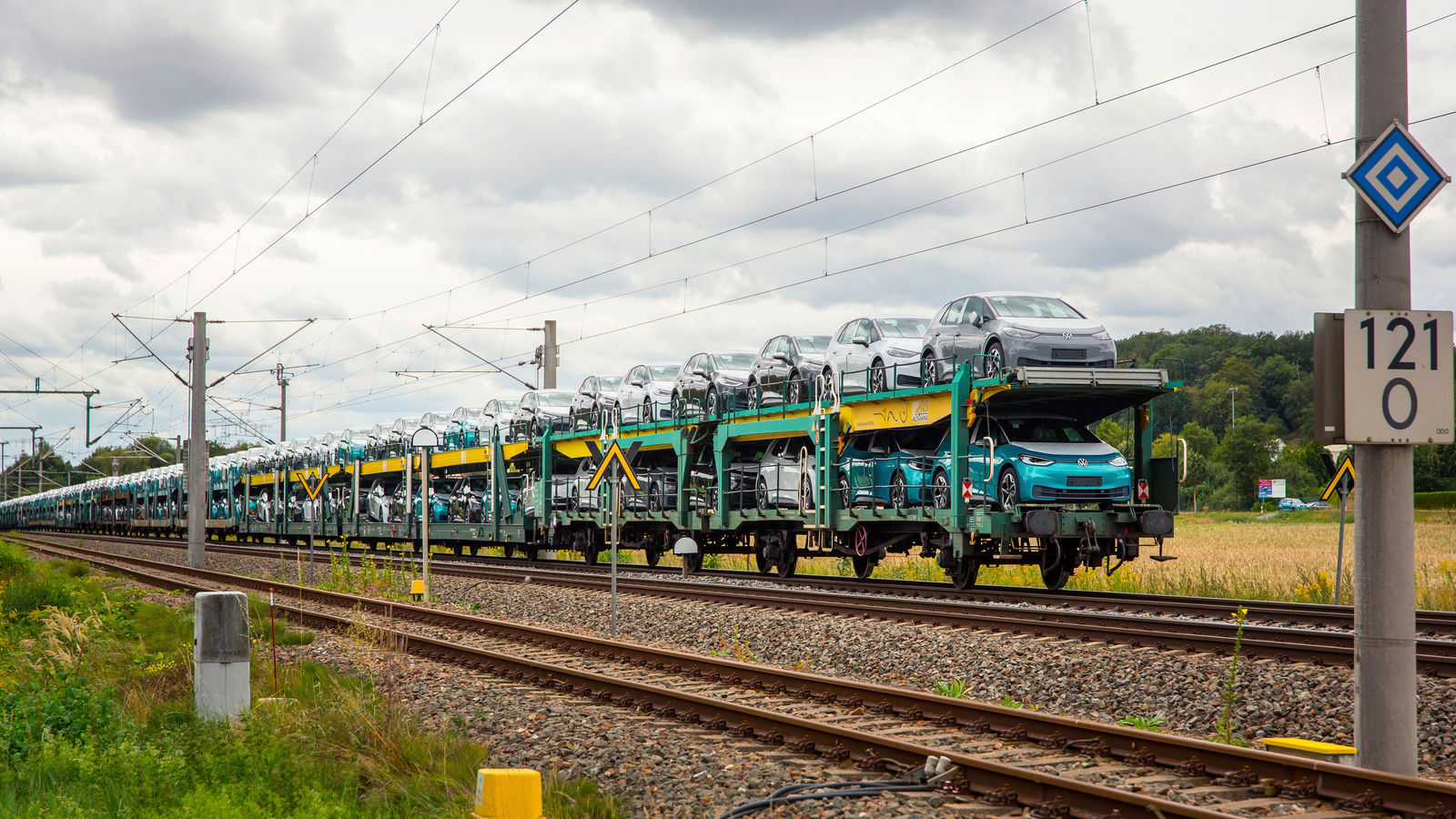 Volkswagen sets course for green electricity to power all freight carried on Deutsche Bahn