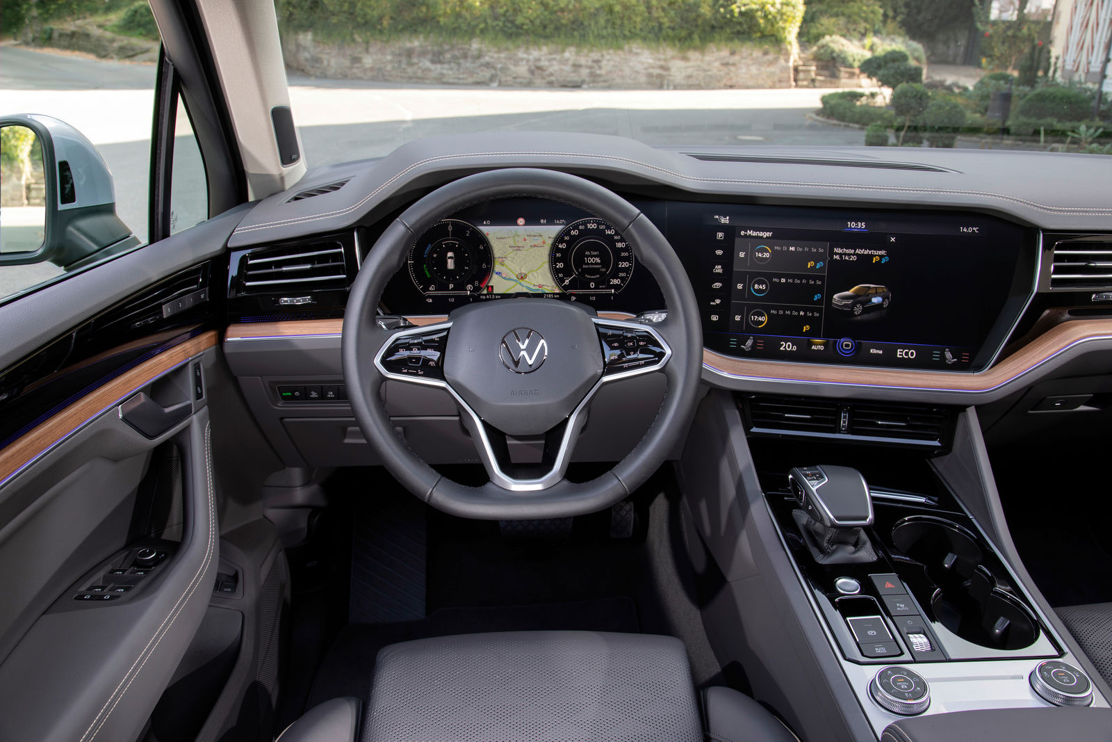 The new Volkswagen Touareg eHybrid