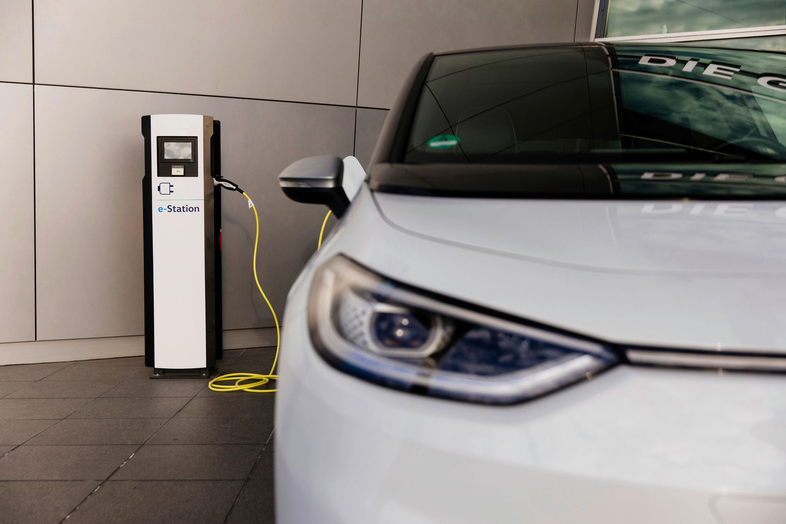 Volkswagen significantly expands charging infrastructure