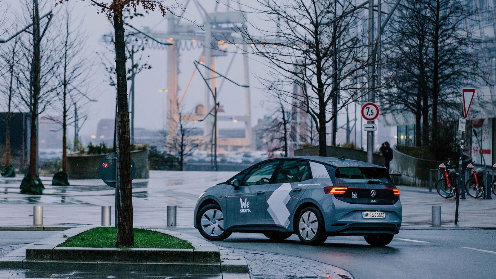 Story "Volkswagen begins electric car sharing in Hamburg "