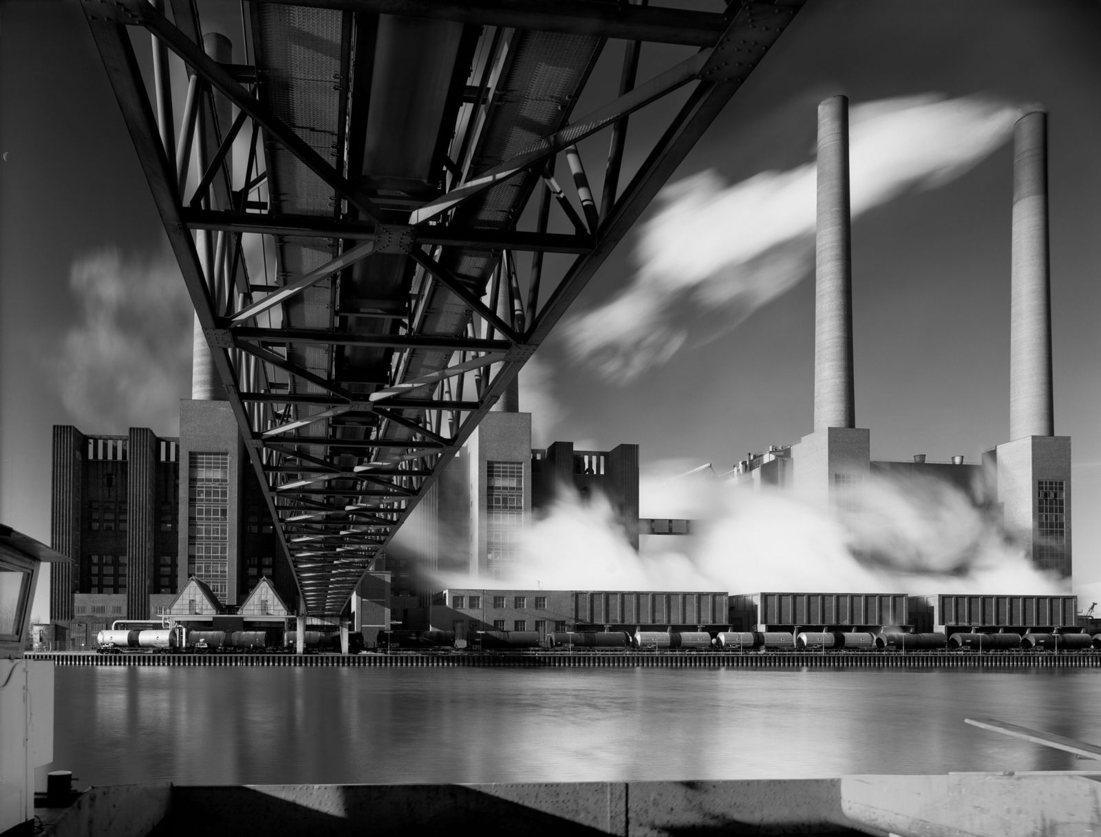 Symbolising an entire industrial region: Heidersberger’s photography “Kraftwerk der Volkswagen AG” turns 50
