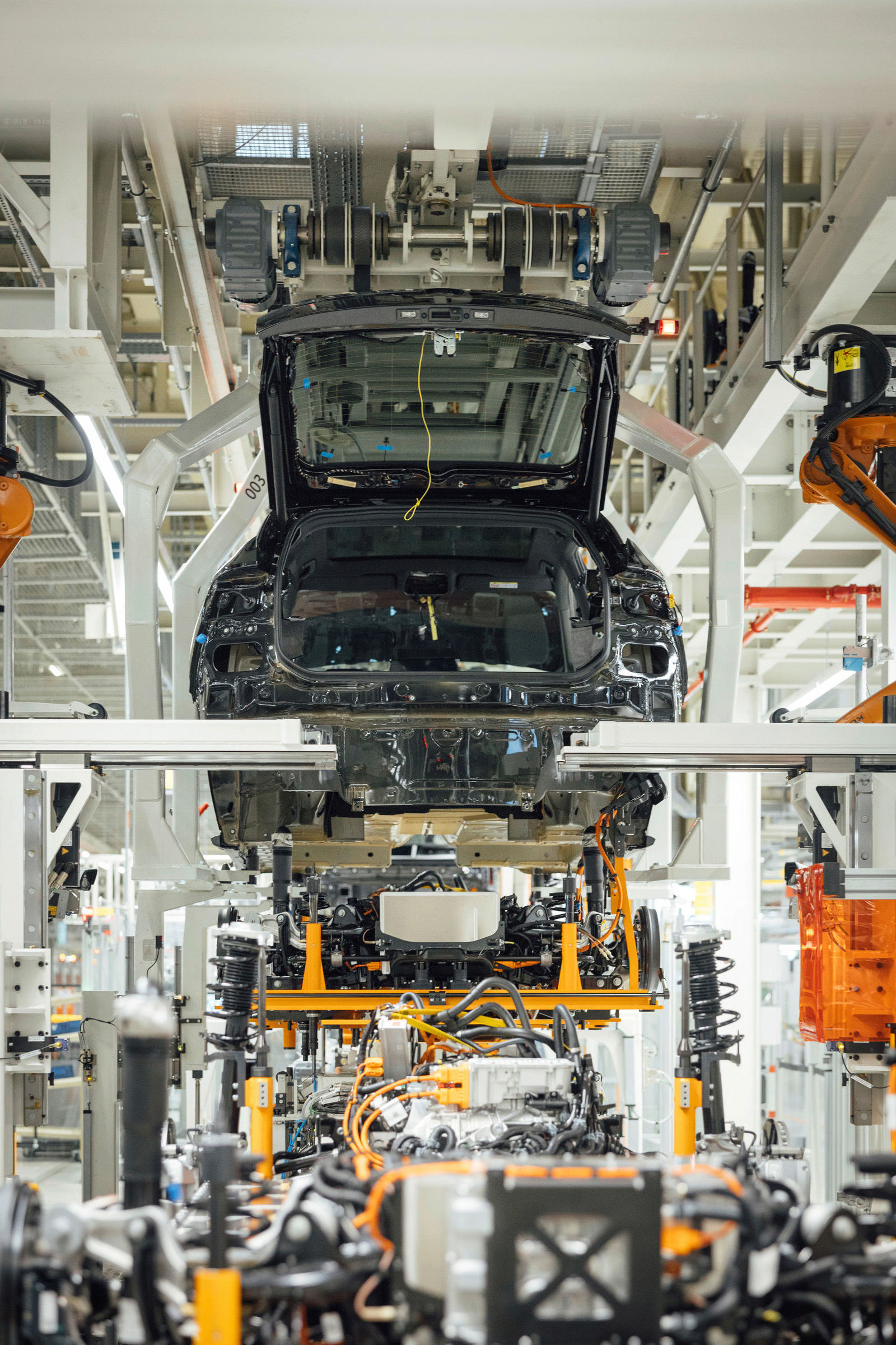 ID.5 in series production: Volkswagen successfully transforms Zwickau site into an electric vehicle production plant