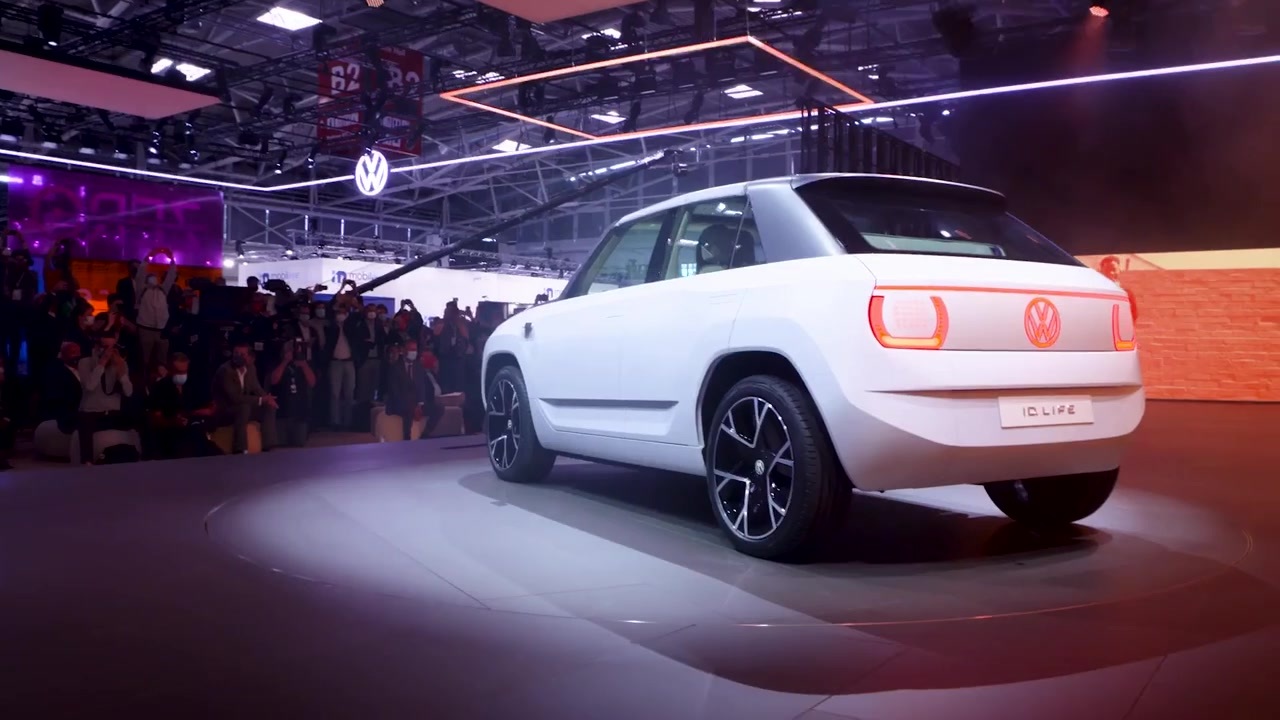 Volkswagen bei der IAA Mobility 2021 - Standfootage und erste Eindrücke des ID. LIFE